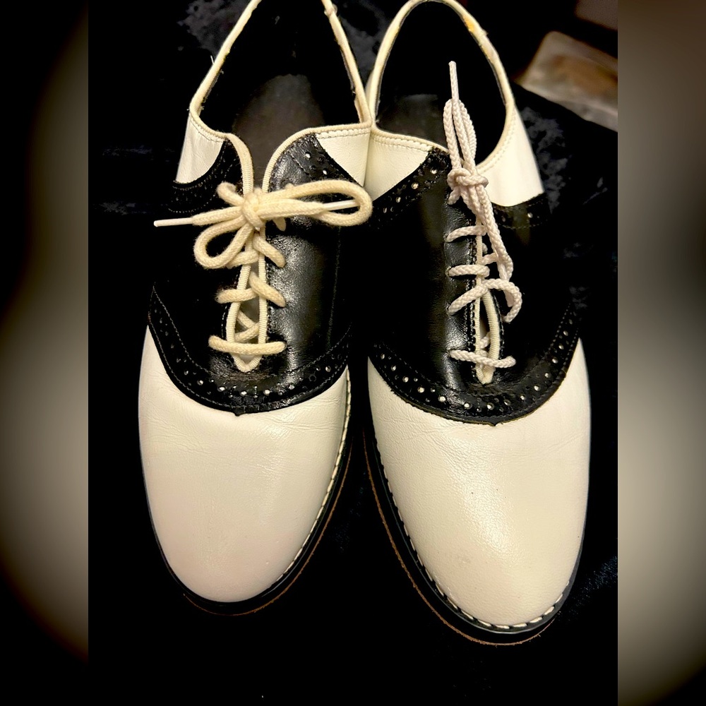 Saddle shoes